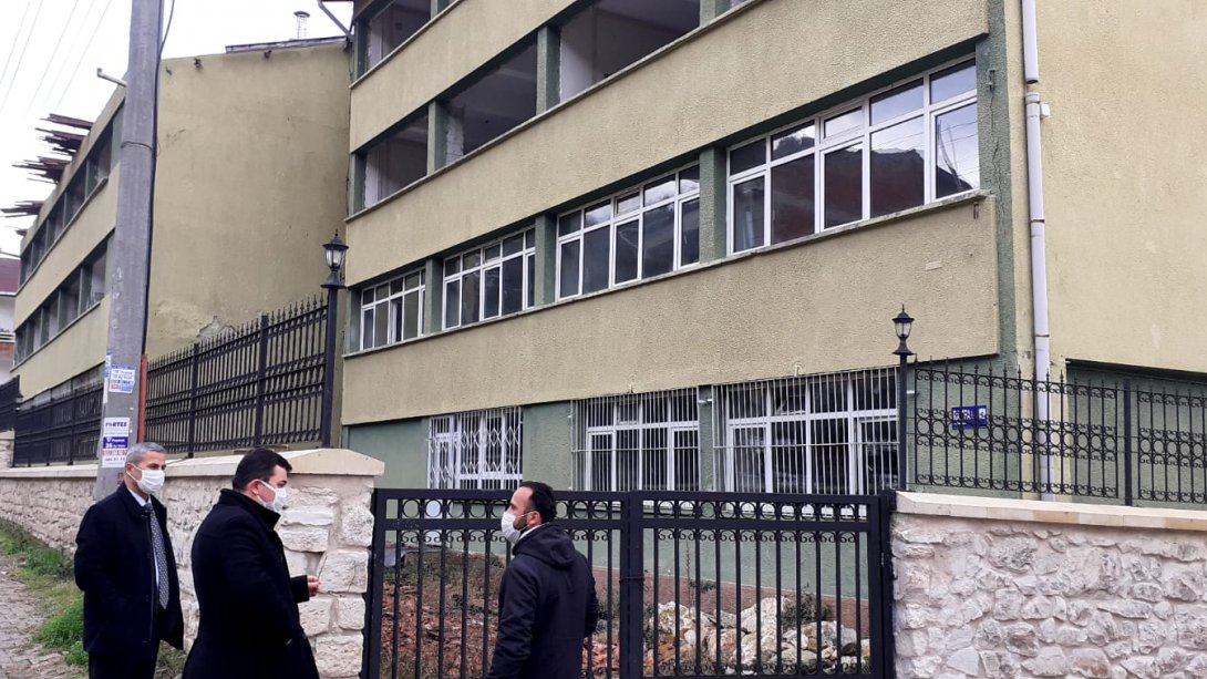 Fatih Anadolu Lisesinin Eski Binasının Yıkım İşlemi Başladı