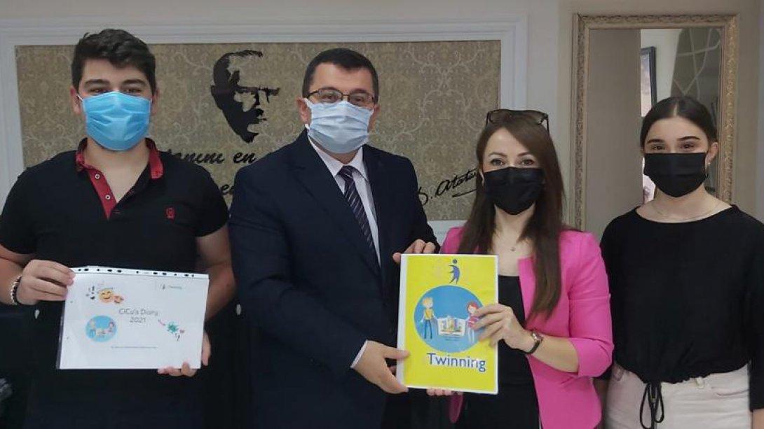 Cumhuriyet Anadolu Lisesi e-Twinning Proje Ekibi Müdürümüzü Ziyaret Etti