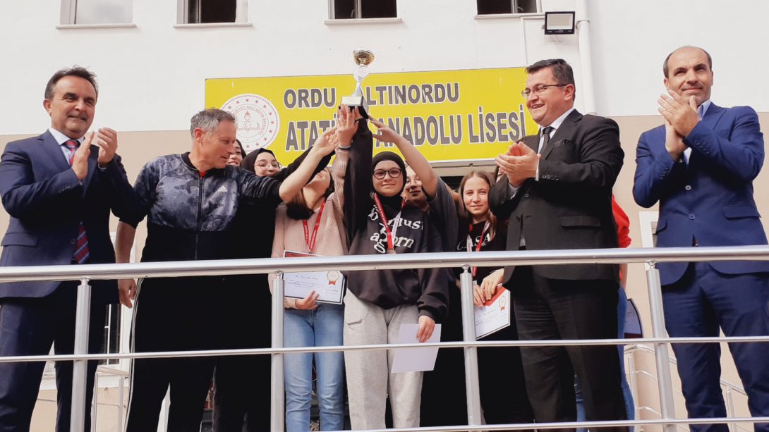 İlçe Milli Eğitim Müdürümüz Onur Bekyürek Atatürk Anadolu Lisesinde Bayrak ve Ödül Törenine Katıldı