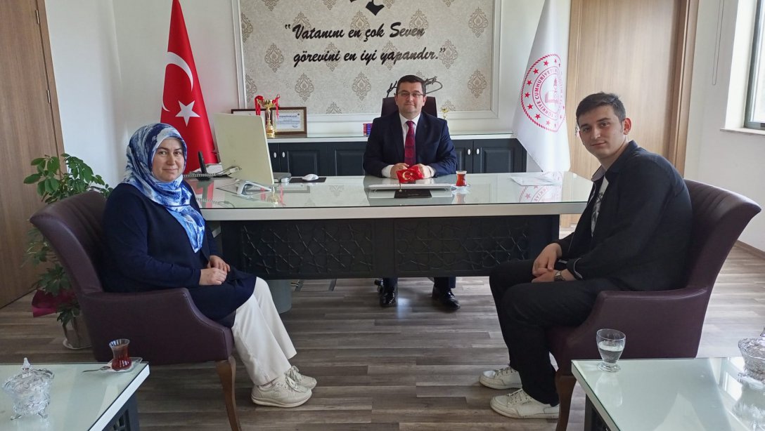 Türkiye Birincisi Öğrencimiz Emircan Aslantaş Müdürümüzü Ziyaret Etti
