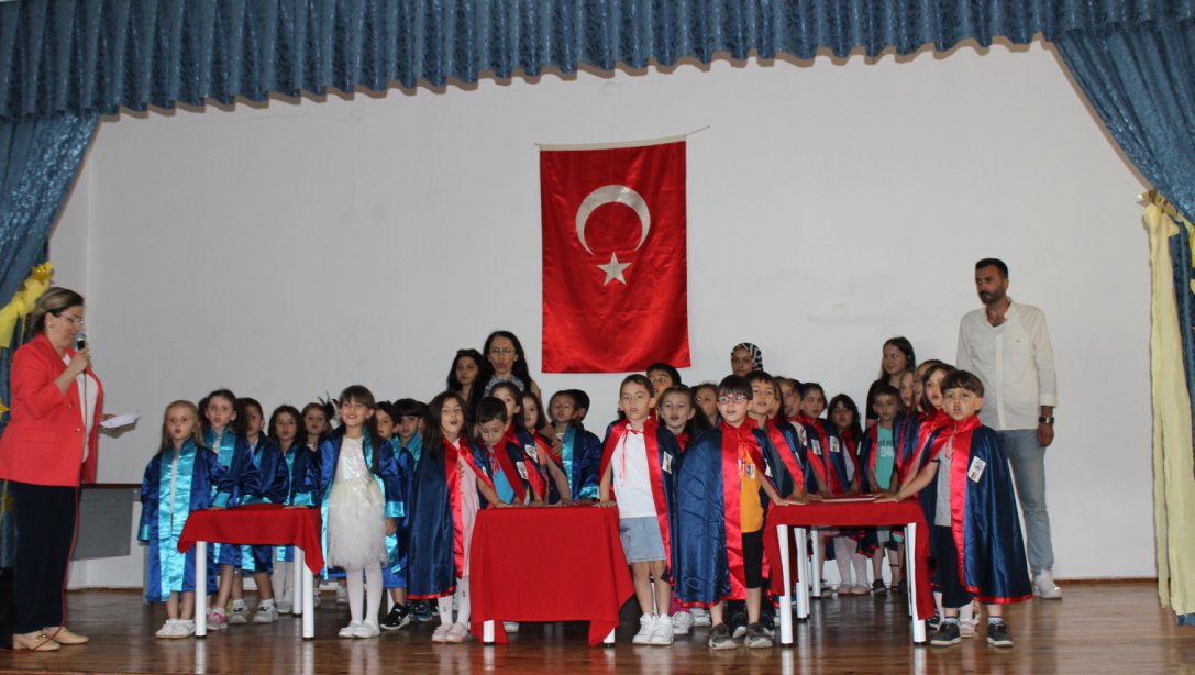 Boztepe Mesleki ve Teknik Anadolu Lisesinde Minik Öğrenciler İçin Mezuniyet Töreni Düzenlendi