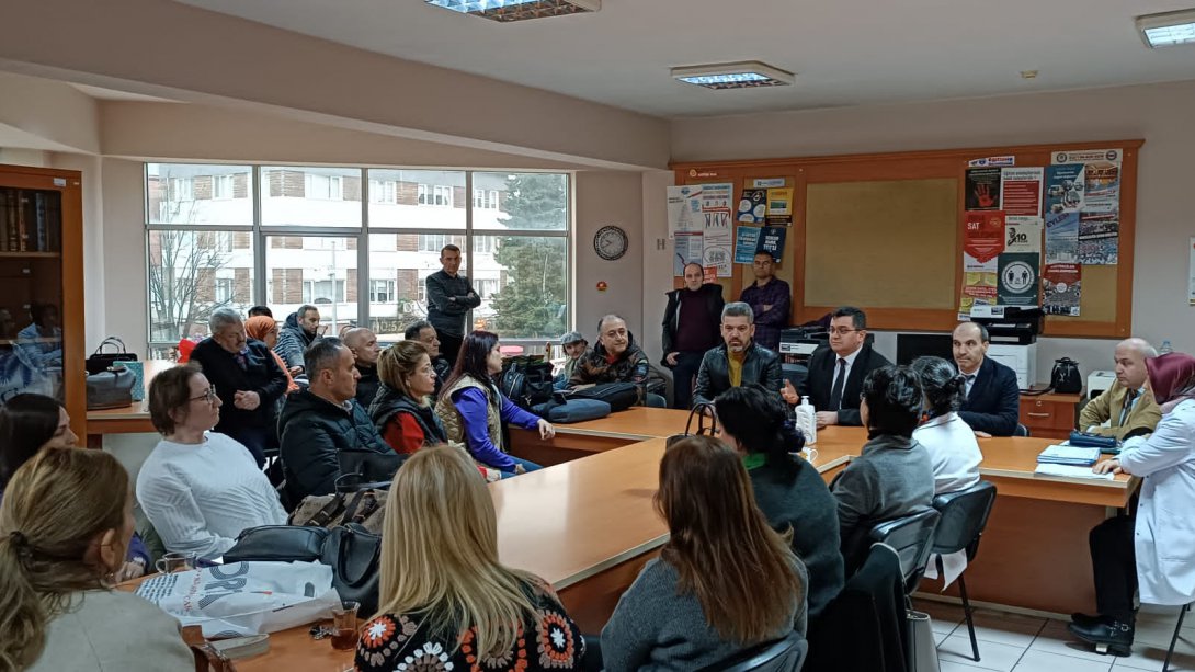 İlçe Millî Eğitim Müdürümüz Onur Bekyürek, Atatürk Ortaokulunda Öğretmenlerle Bir Araya Geldi