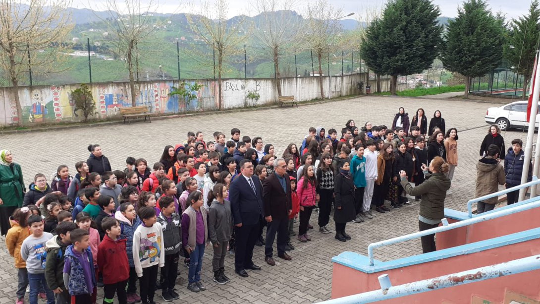 İlçe Millî Eğitim Müdürümüz Onur Bekyürek, Şehit Ersin Bacaksız İlkokulunda Bayrak Törenine Katıldı