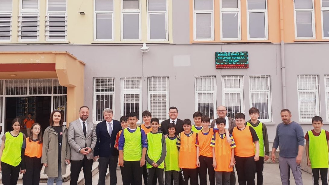 Kaymakamımız Erkan Karahan Şehit Ali Şahin Odabaşı İlkokulu ile Merkez Ortaokulunu Ziyaret Etti