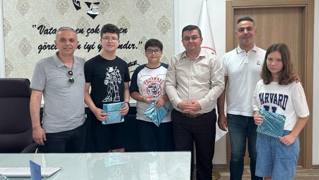 Türkiye Şampiyonu Öğrencilerimiz Müdürümüzü Ziyaret Etti