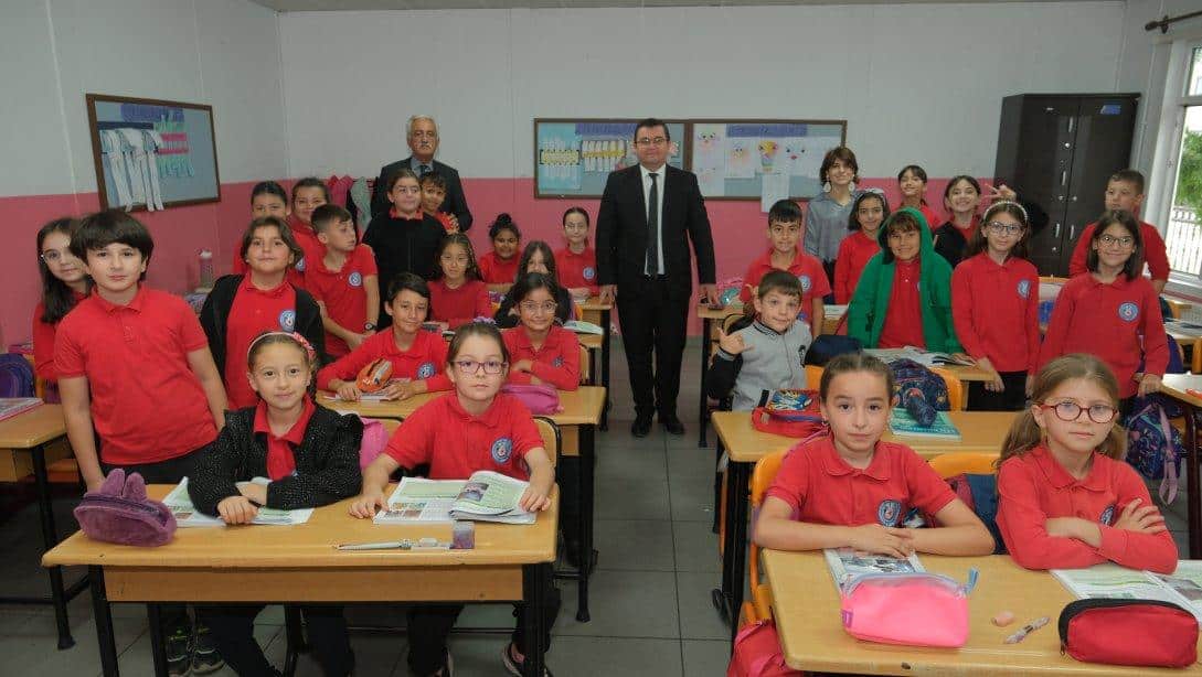 Müdürümüz Şehit Okan Melikoğlu İlkokulunda Bayrak Törenine Katıldı