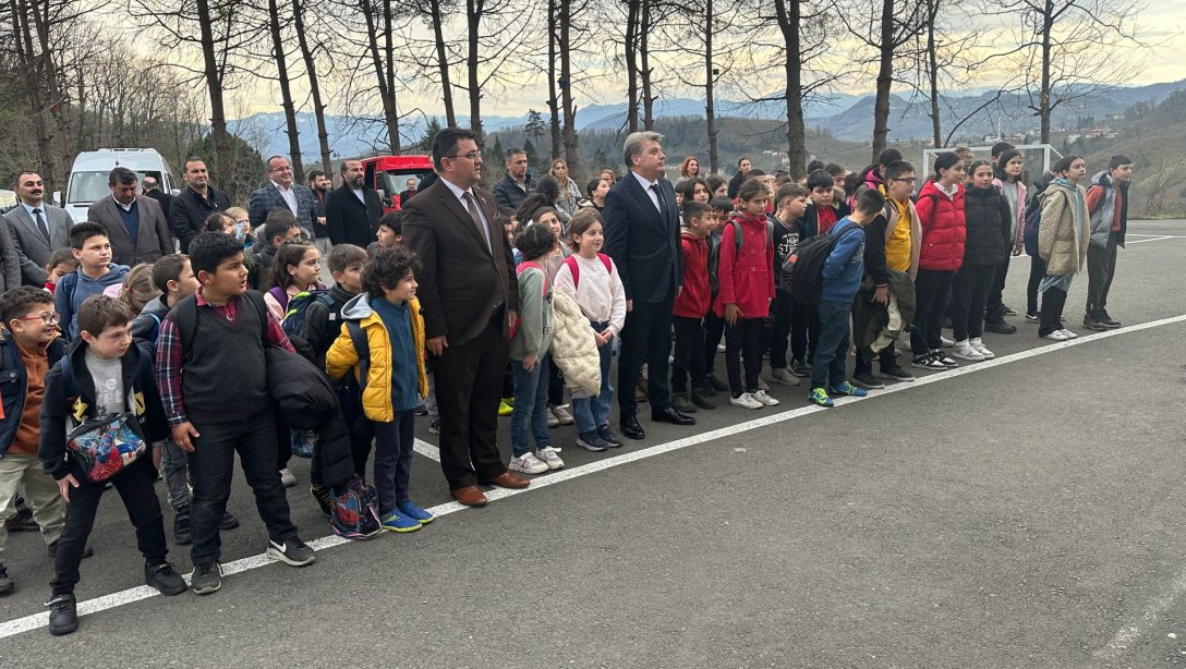 Kaymakamımız Yağızlı Şehit Zafer Gülseren İlkokulunda Bayrak Törenine Katıldı