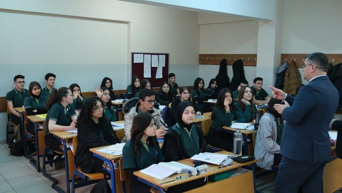 Müdürümüz Atatürk Mesleki ve Teknik Anadolu Lisesinde Bayrak Törenine Katıldı